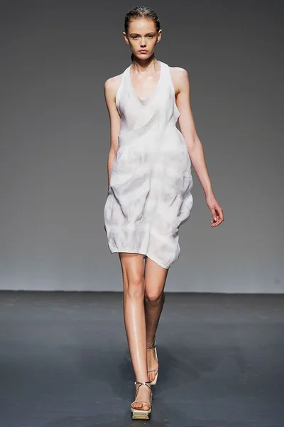 Look 32